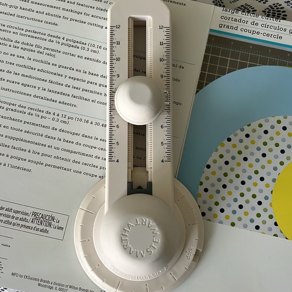 Martha Stewart Crafts Large Circle Cutter Blades up to 12” with instructions - Picture 3 of 4